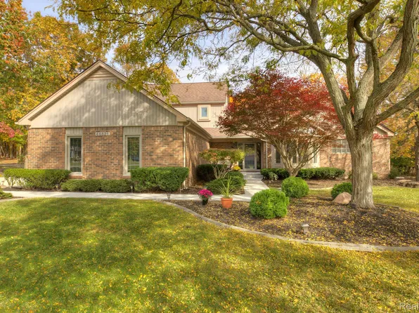 46821 Elmsmere Dr, Northville, MI 48167