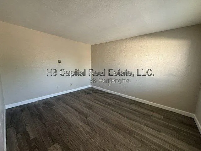 1 bed, 1.0 bath, $795 — Photo 2