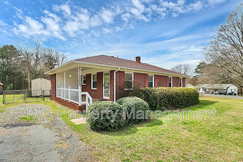 3 bed, 1.5 bath, 1119 sqft, $1,850 — Photo 3