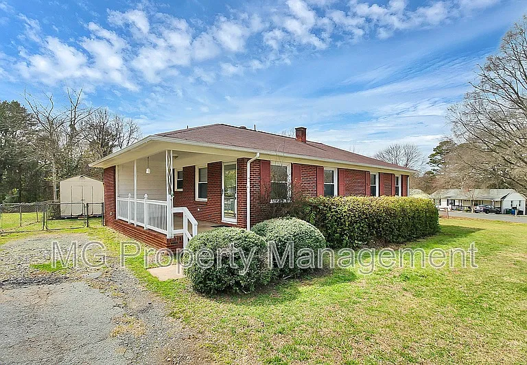 243 Eden Cir — Photo 3