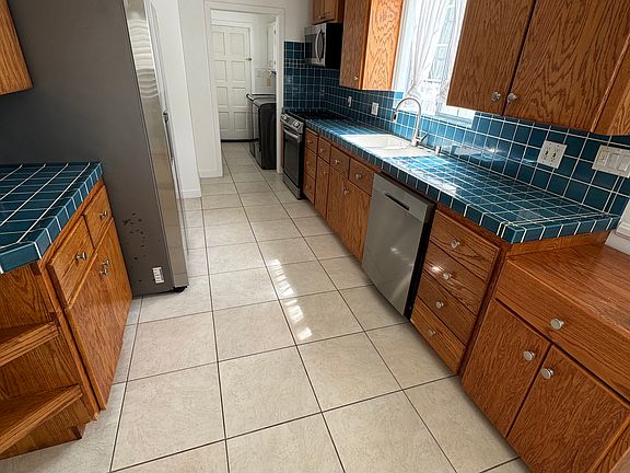 4th image of 6920 Encino Ave