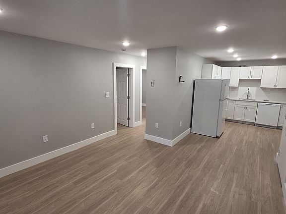 4th image of 815 Morton St #1