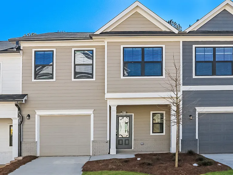 786 Calvin Park Dr — Photo 1