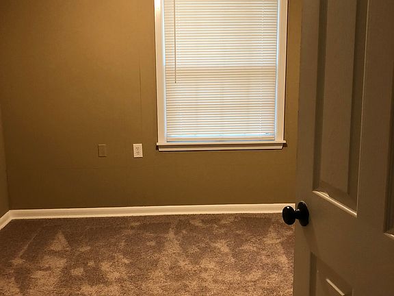 4th image of 220 McCollum Dr