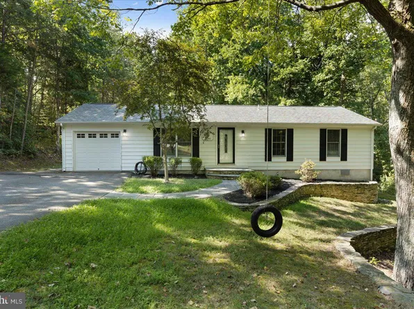 2791 Cove Lake St, Lusby, MD 20657