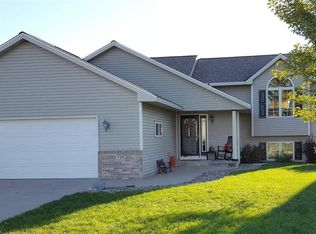 519 Allyn Cir, Janesville, MN 56048