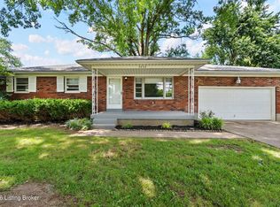 4828 Kaufman Ln, Louisville, KY 40216