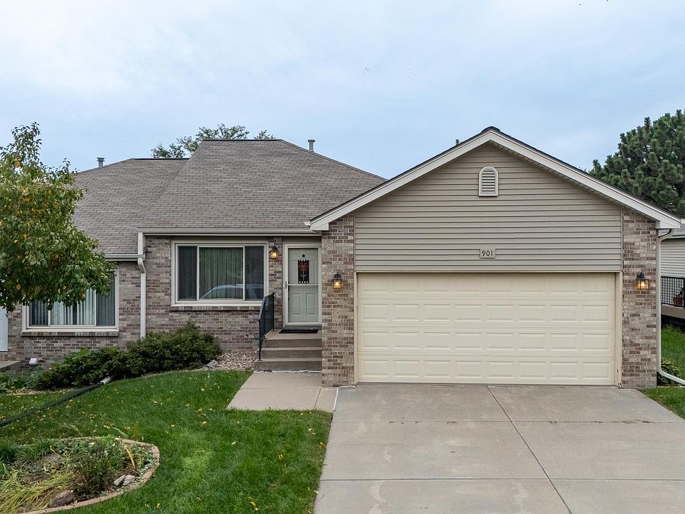 1st image of 901 Phillips Dr