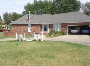 305 S Hugh St, Frontenac, KS 66763