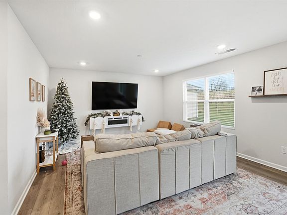 4th image of 4992 Lakeview Dr