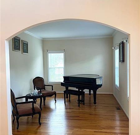 3rd image of 105 Kellens Ct