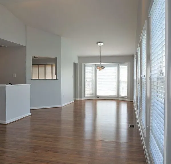 6 Ella Ct — Photo 3