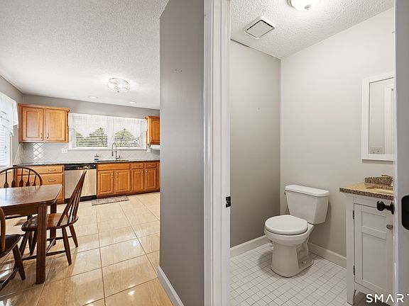 5th image of 27 Fox Run Court #27