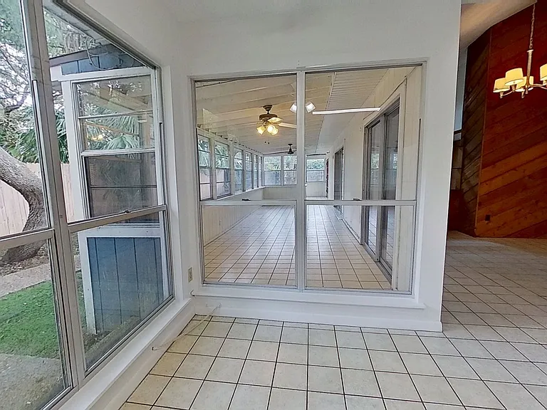 1615 Seminole Rd — Photo 11