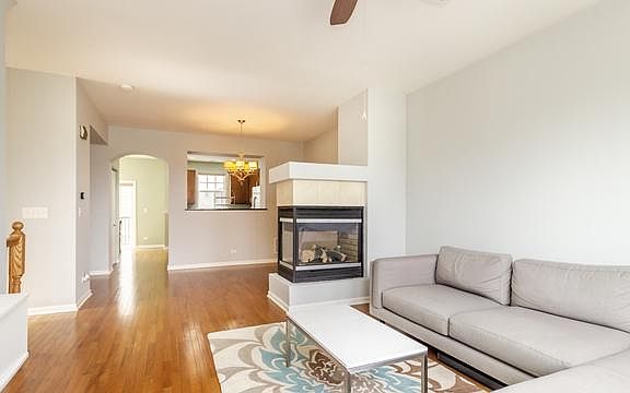 4th image of 210 Laurel Ave