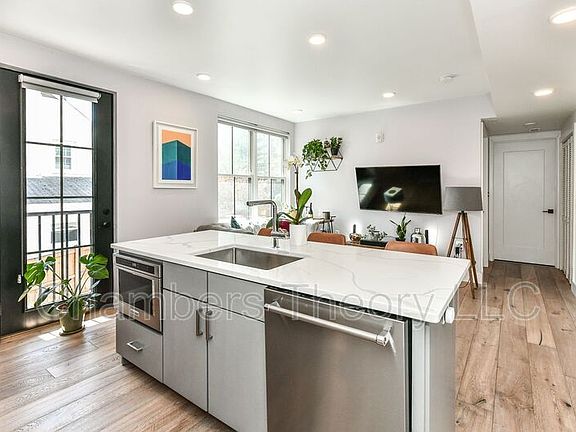 4th image of 1245 N Pierce St Unit 2
