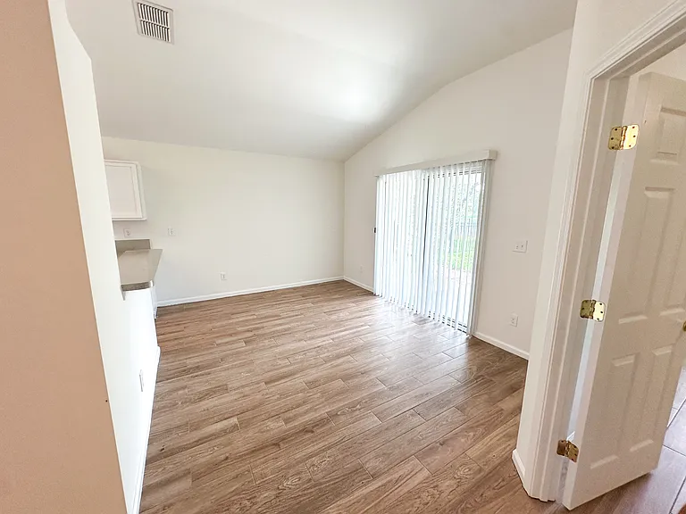 961 N Lilac Loop — Photo 5