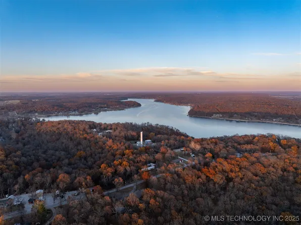 4 Skyline Dr, Afton, OK 74331