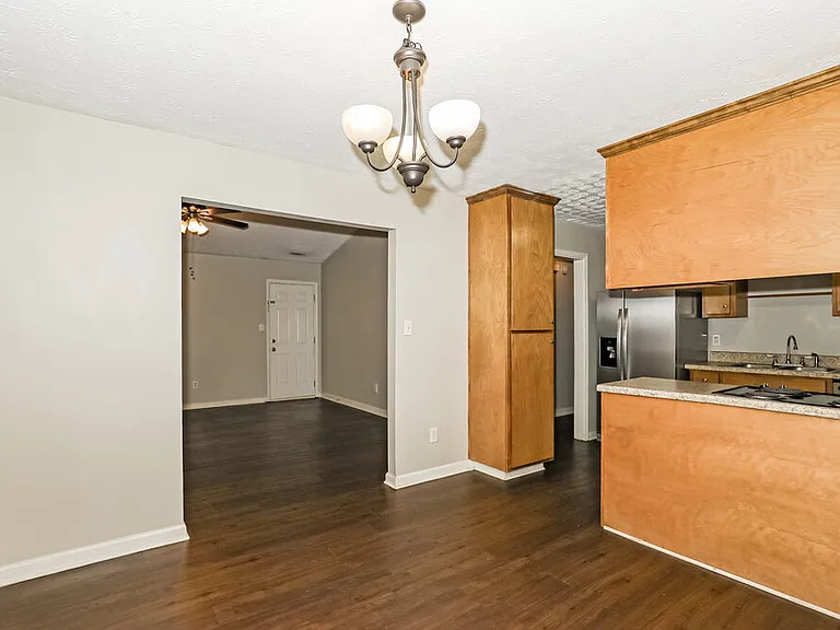 465 Rosehill Dr — Photo 6