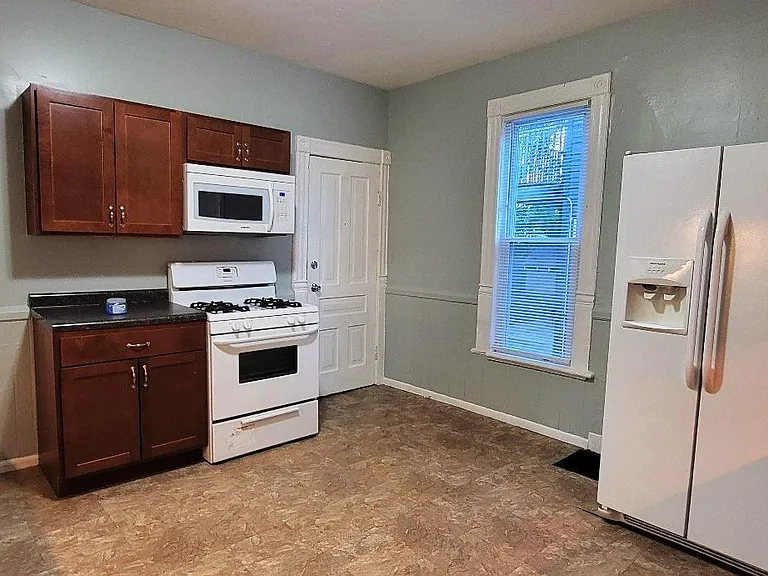 833 Clancy Ave NE #1 — Photo 2
