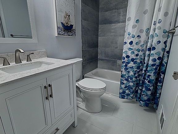 4th image of 1249 Garrison Ct