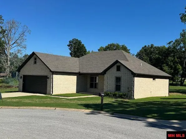 1351 Hampshire Cir, Mountain Home, AR 72653