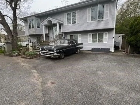 1003 Martinstein Avenue, Bay Shore, NY 11706