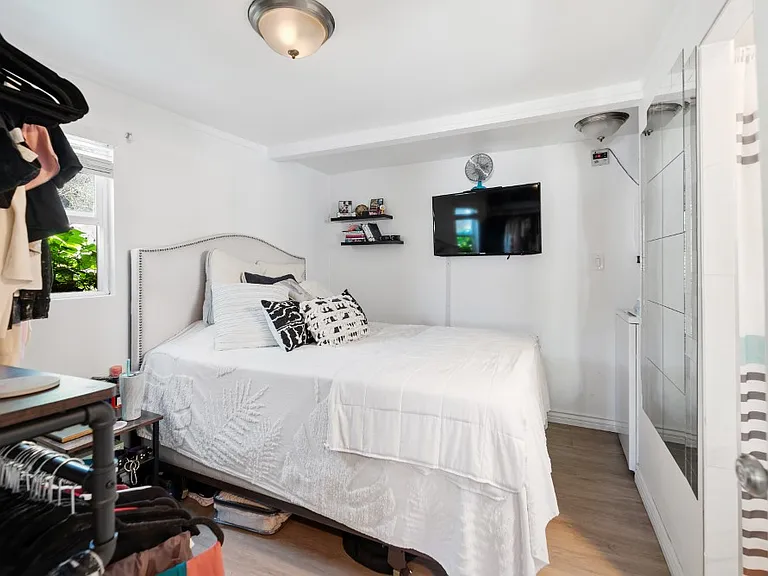 333 28th St #B — Photo 7