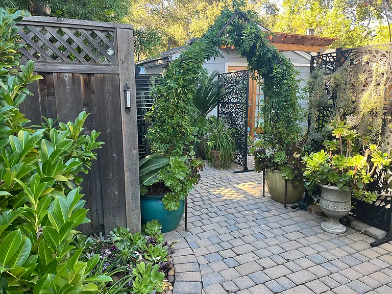 2336 Howard Ave — Photo 34
