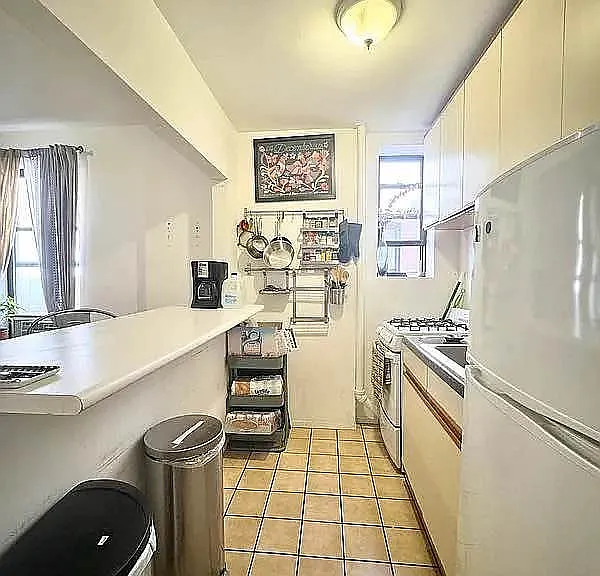 433 E 75th St #6 — Photo 5