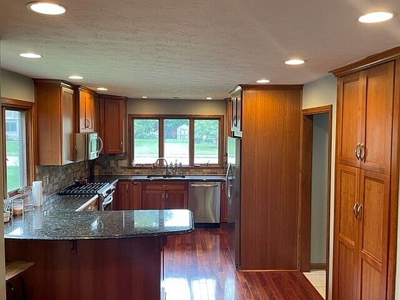 3rd image of 9950 Bridger Dr E