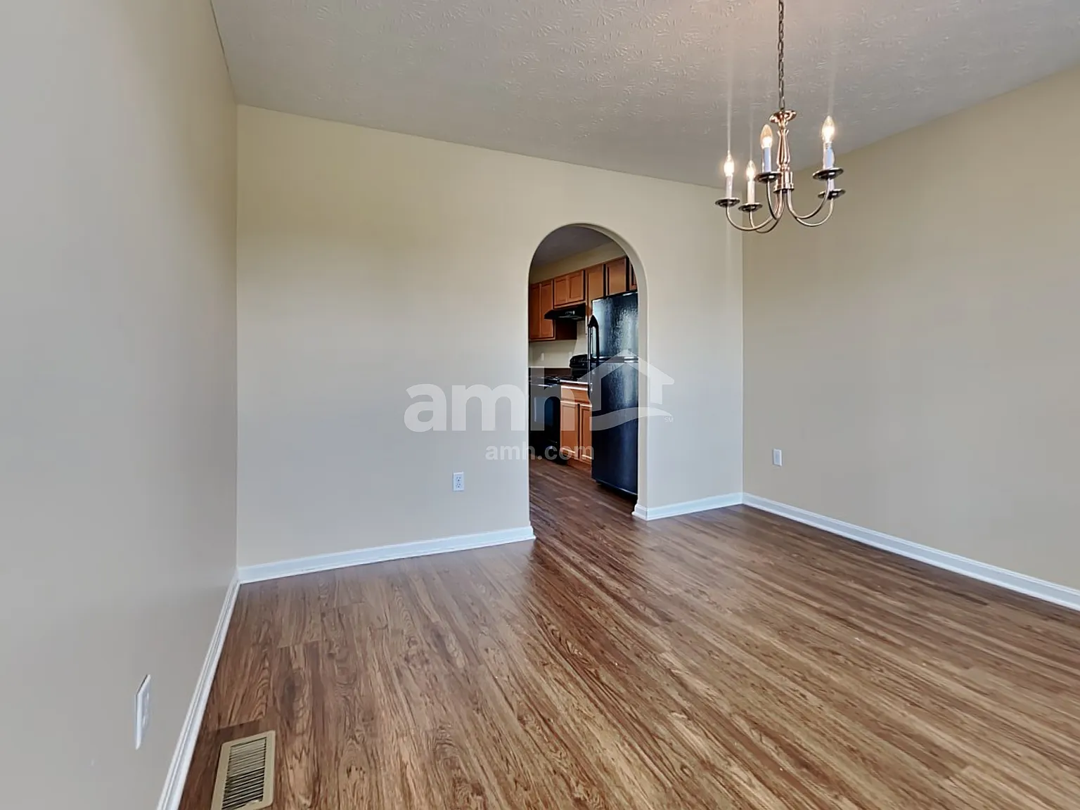 4 bed, 3.5 bath, 2400 sqft, $2,865 — Photo 4