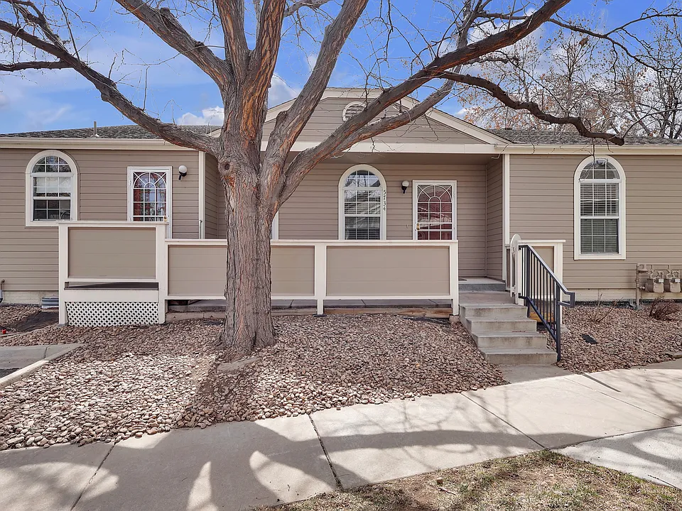 5734 W Asbury Pl