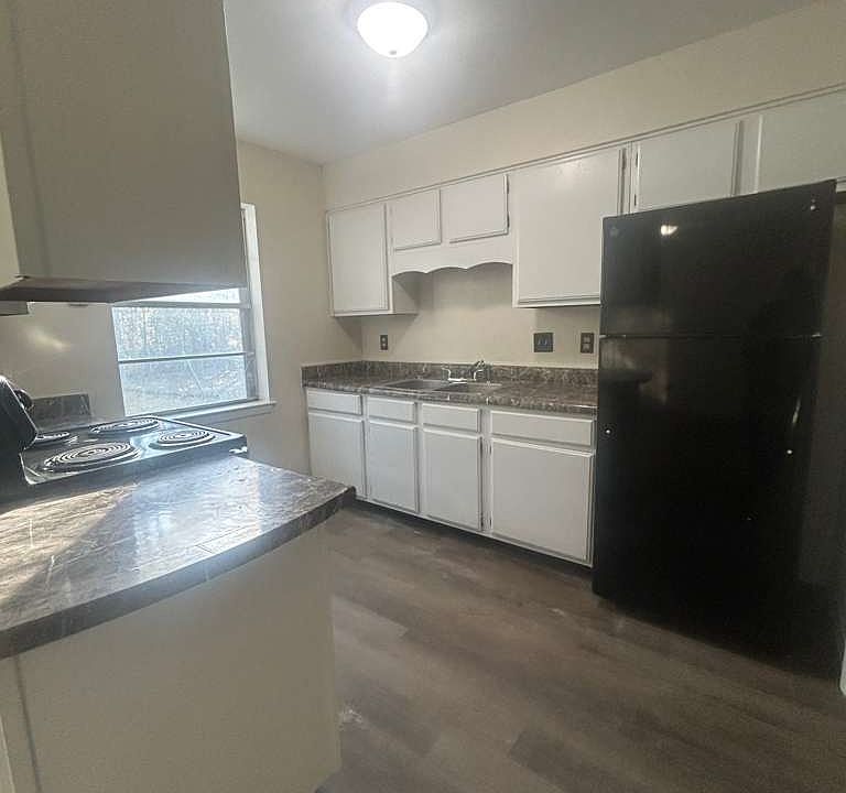 1st image of 1817 Victoria Dr