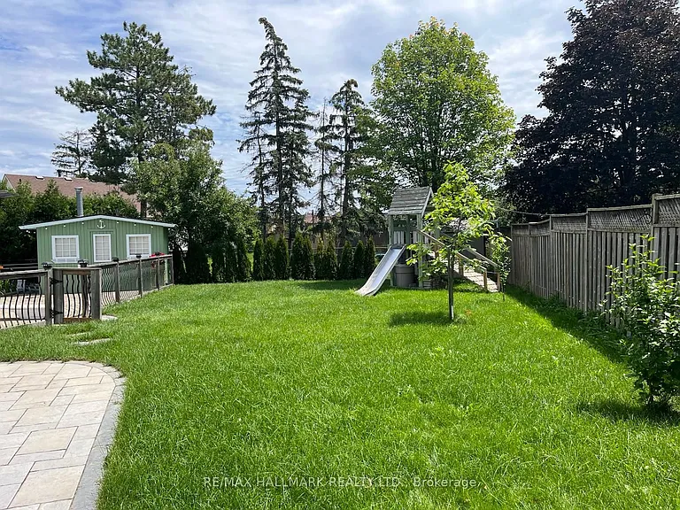 6089 Starfield Cres — Photo 20