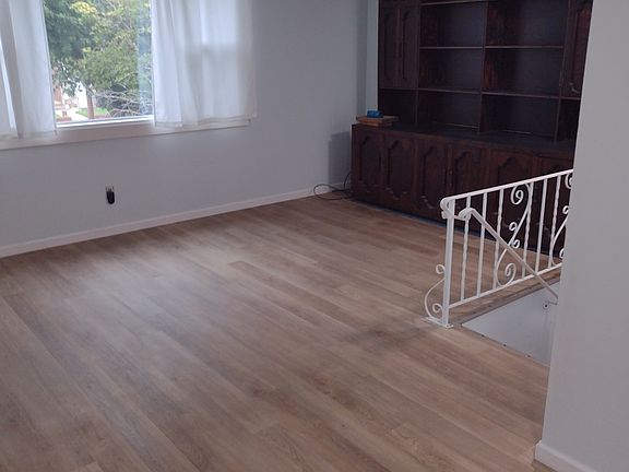 Living room right + built in wooden shelves.
