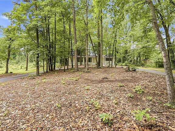 5th image of 3304 New Walkertown Rd
