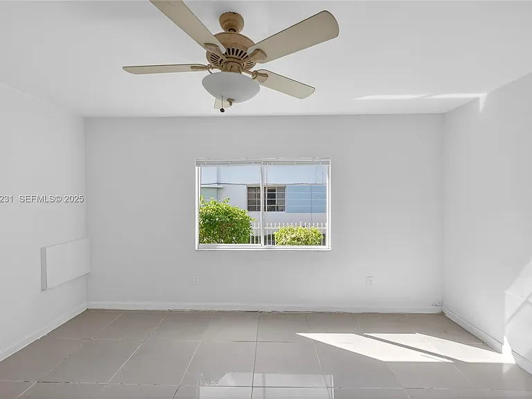 1220 Marseille Dr #5 — Photo 2