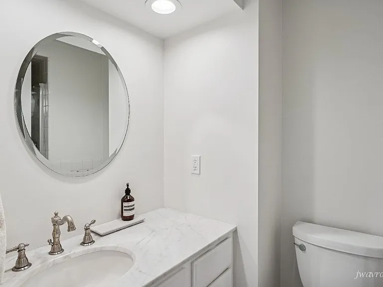 2040 Franklin St #1107 — Photo 10