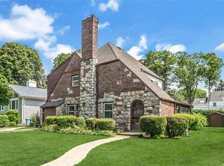 46 Claydon Rd, Garden City, NY 11530