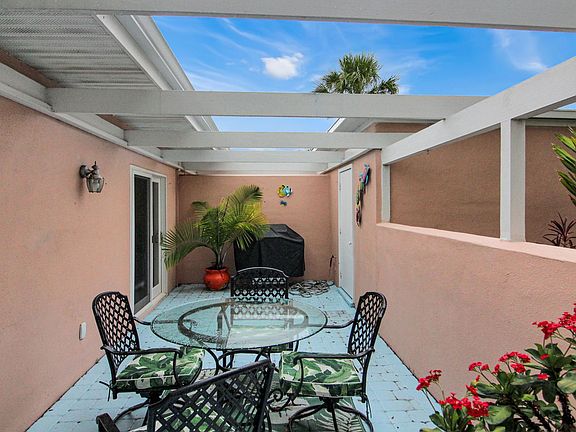 2nd image of 340 Cerromar Way N #3