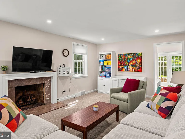 1518 James Rd — Photo 3