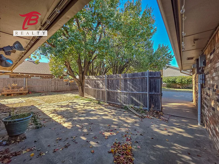 6811 Lyrewood Ln — Photo 29