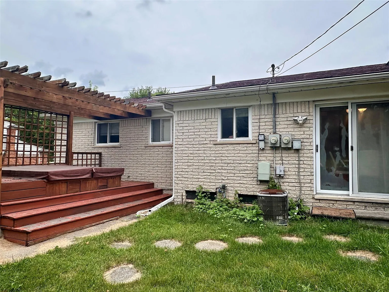 4 bed, 2.5 bath, 2018 sqft, $5,000 — Photo 2