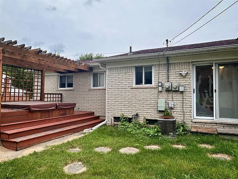 6942 Leslee Crest Dr — Photo 2