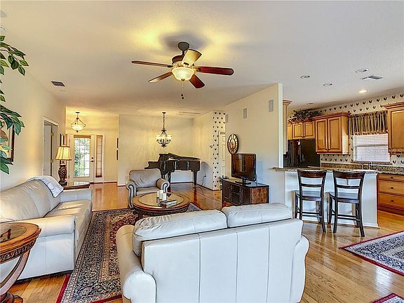 3rd image of 4068 Birkdale Dr