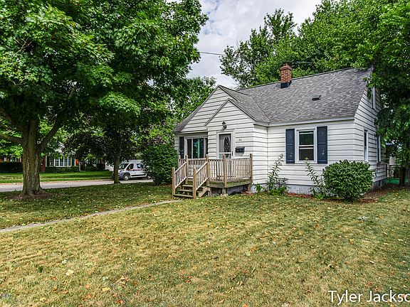 2nd image of 961 Cricklewood St SW