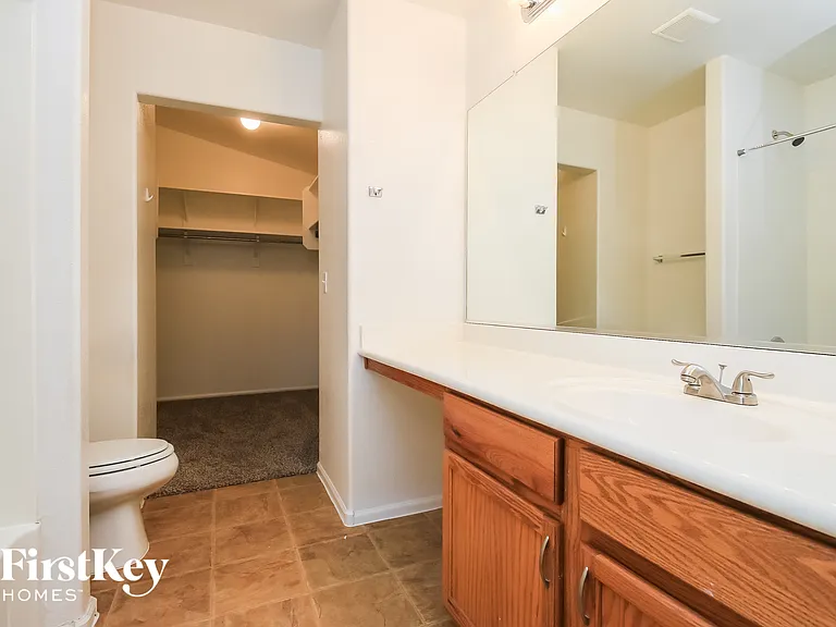 313 W Hereford Dr — Photo 10