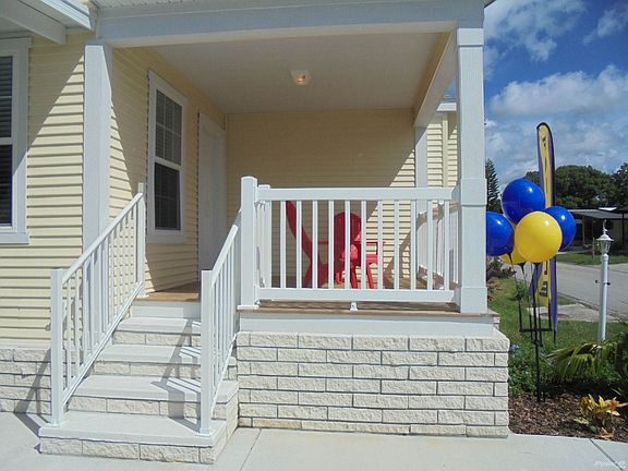 FRONT OUTDOOR PORCH