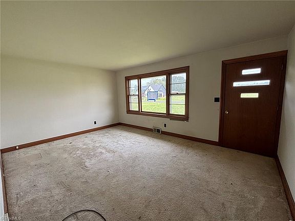 2nd image of 194 Hanes Ln